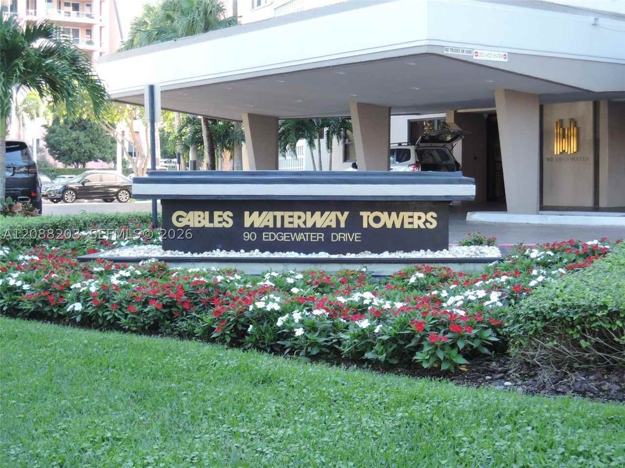 90 Edgewater Dr #PH25