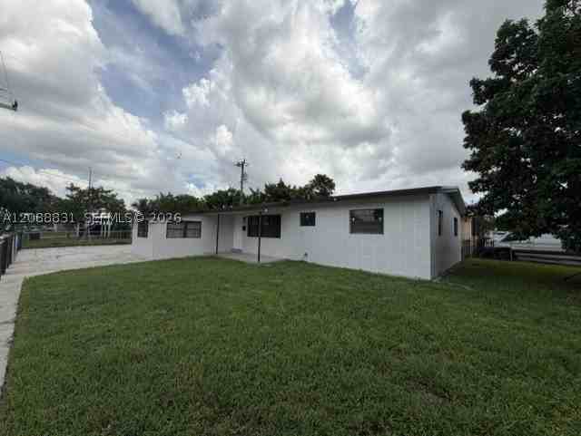 955 E 1st St #0
