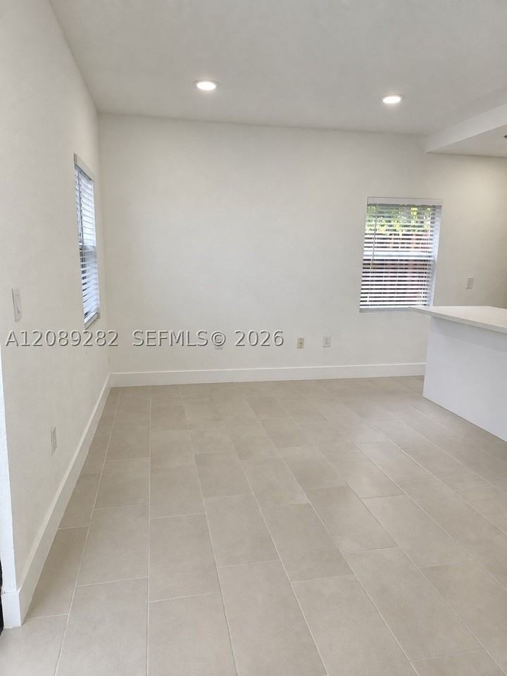 2756 Nw 46th St #101 - Photo 4 of 23