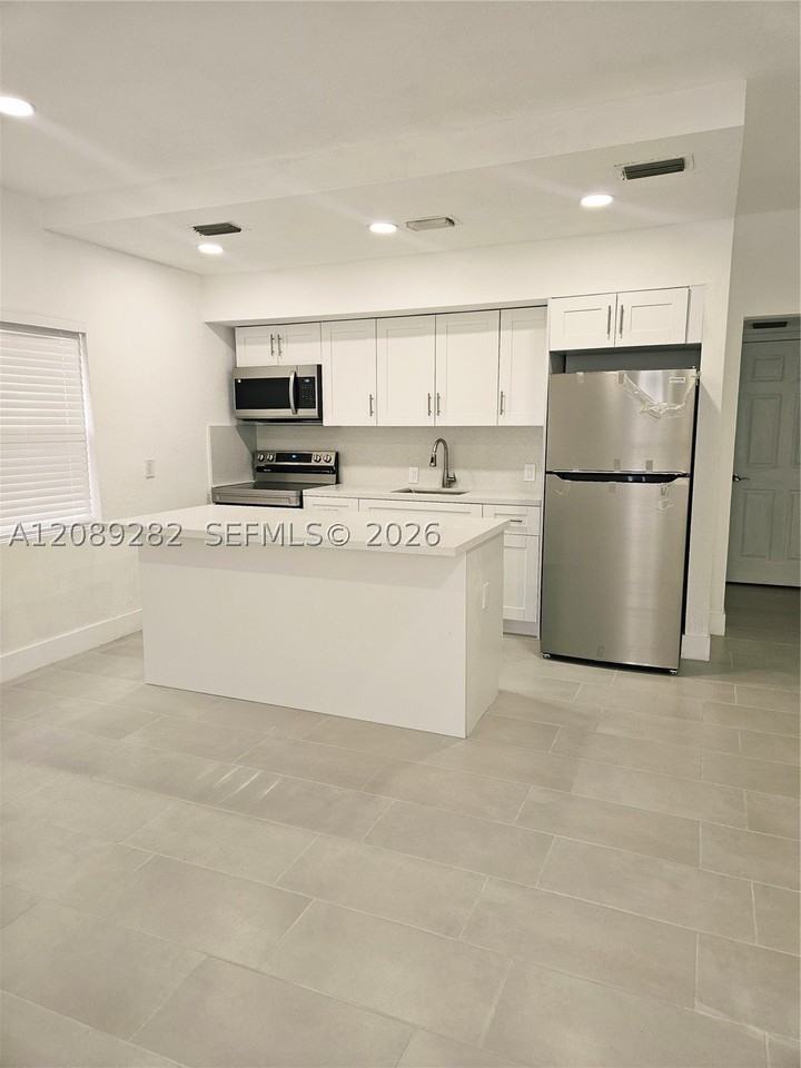 2756 Nw 46th St #101 - Photo 5 of 23