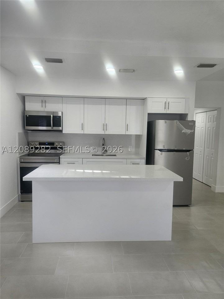 2756 Nw 46th St #101 - Photo 6 of 23