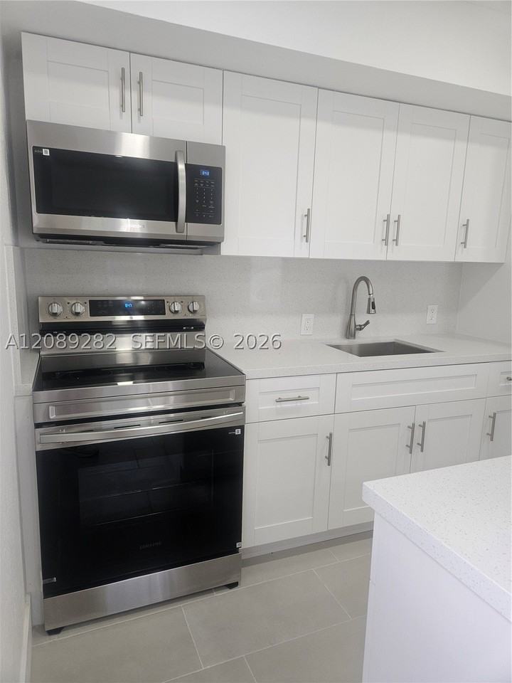 2756 Nw 46th St #101 - Photo 7 of 23