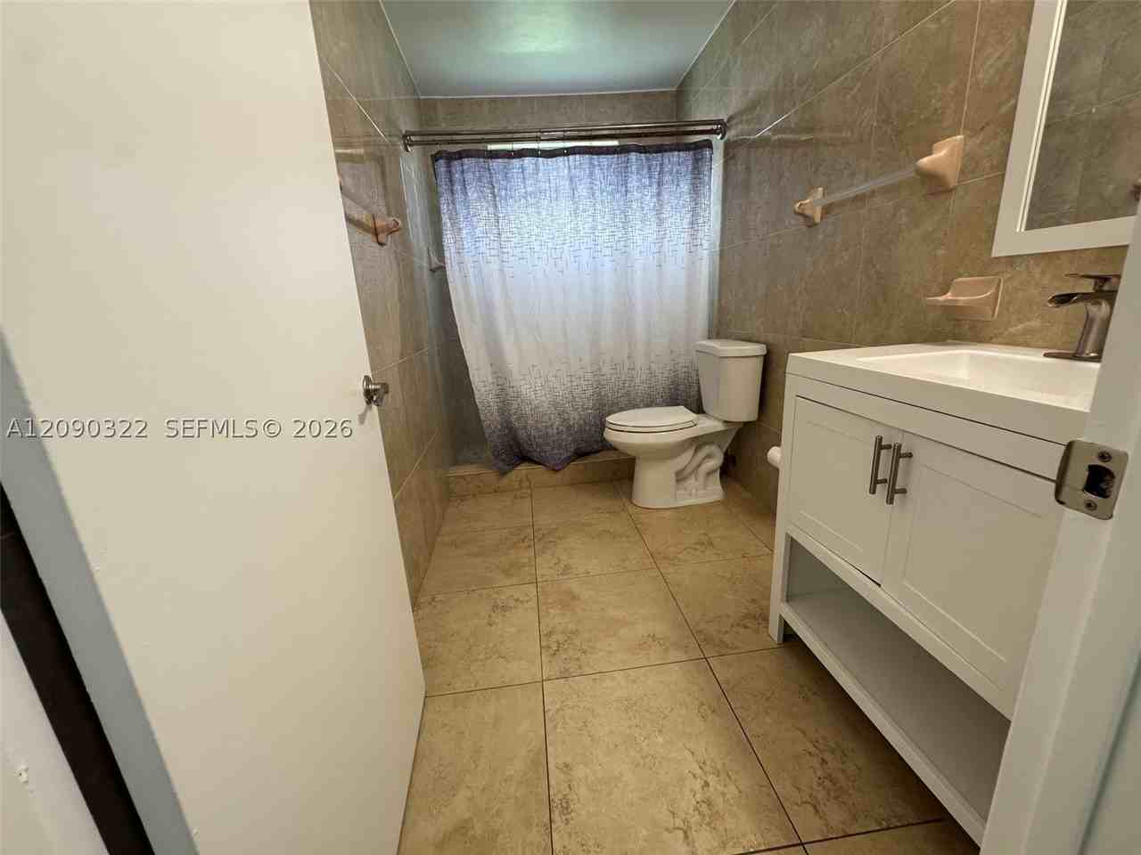 2628 Sw 31st Pl #2628 - Photo 3 of 14