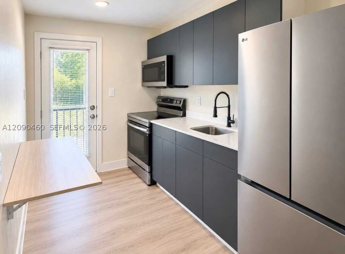 254 Nw 50th St #2 - Photo 2 of 7