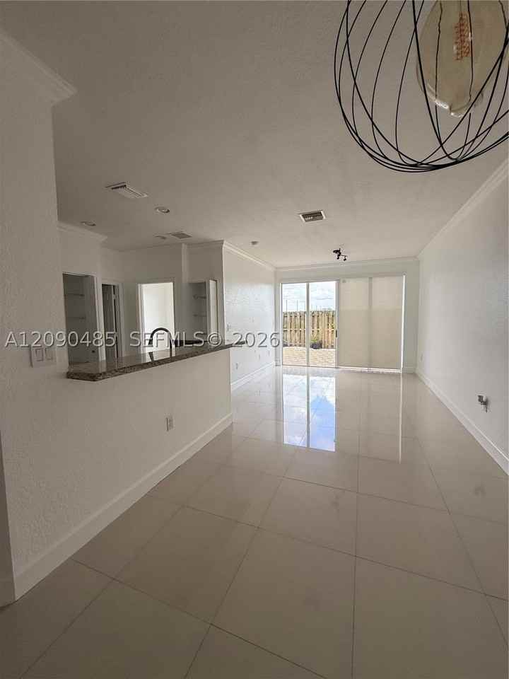 7140 Sw 166th Pl - Photo 5 of 14