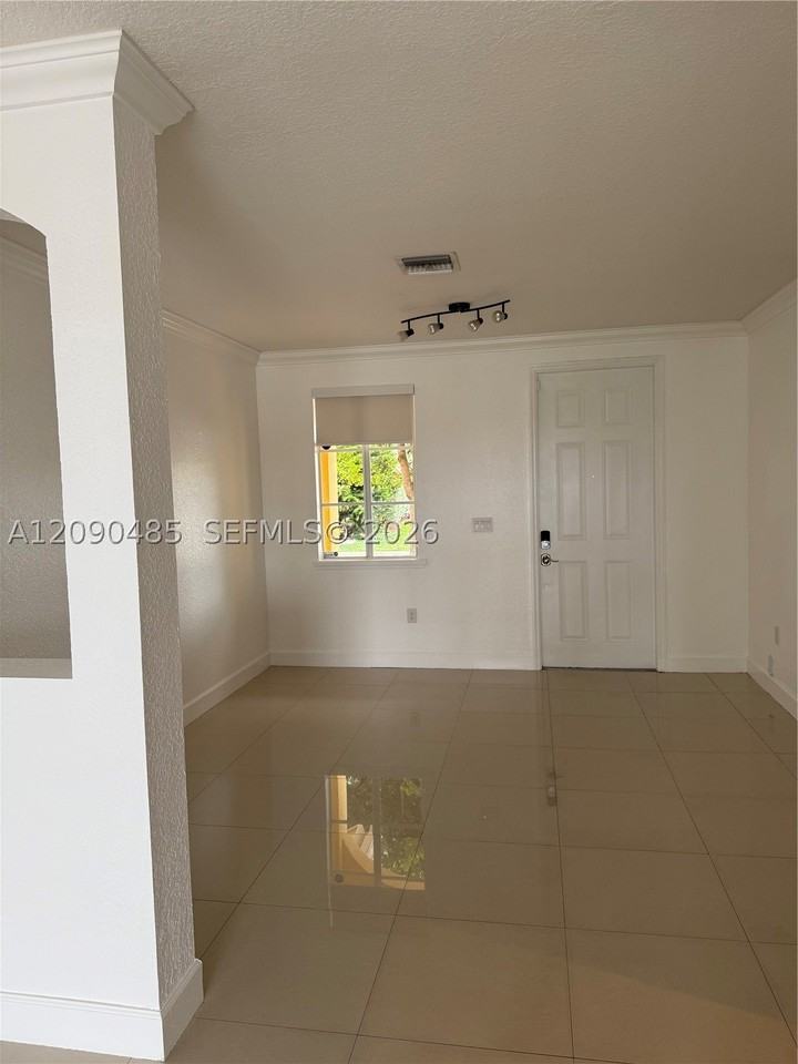 7140 Sw 166th Pl - Photo 6 of 14
