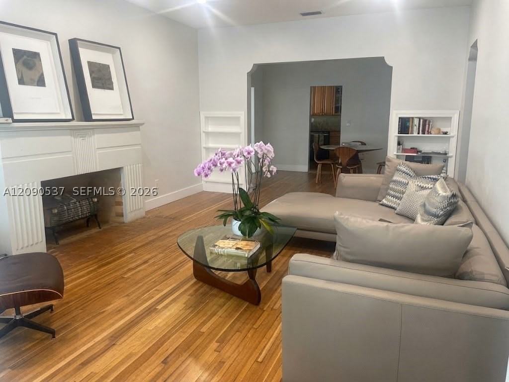 1525 Sw 18th St - Photo 4 of 11