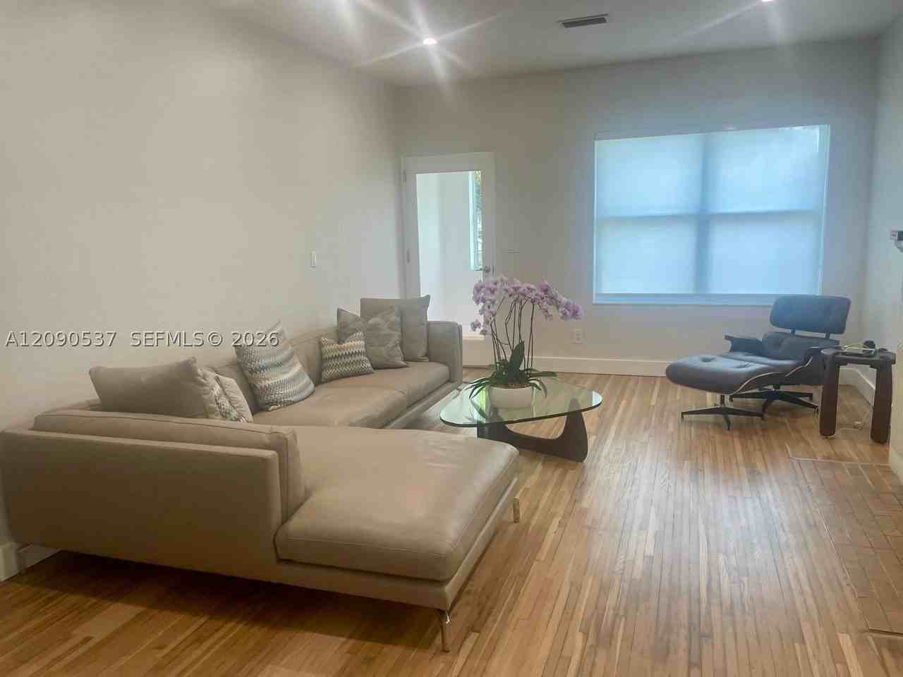 1525 Sw 18th St - Photo 5 of 11