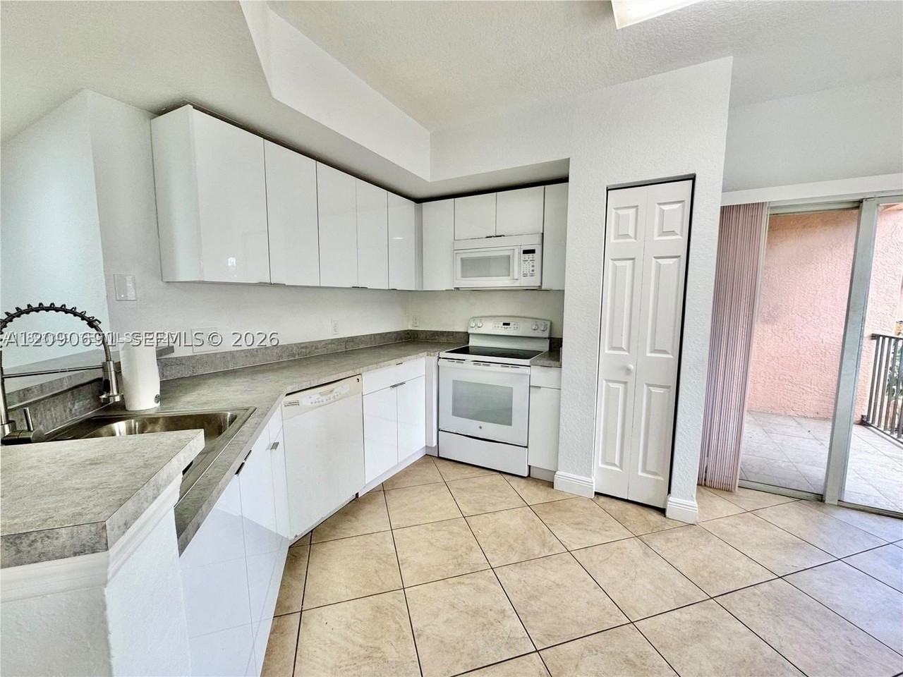 507 Belmont Ln #507 - Photo 5 of 26