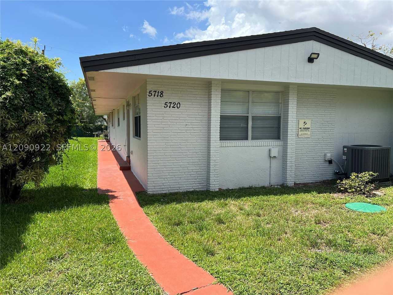 5718 Lincoln St #5718
