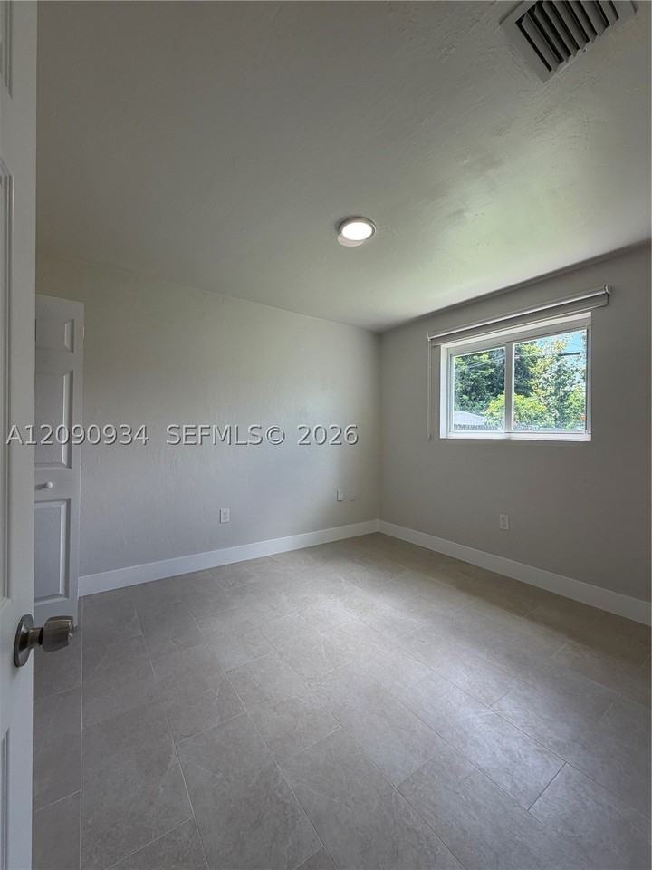 9940 Sw 212th St - Photo 5 of 28