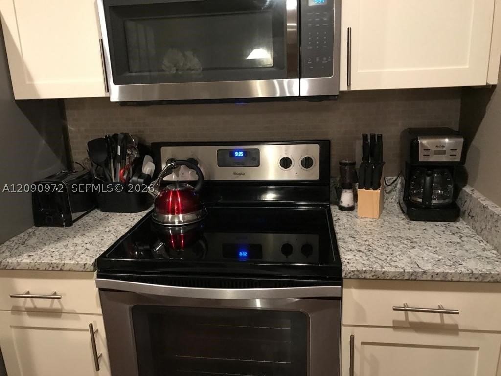 8987 Shine Dr - Photo 3 of 34