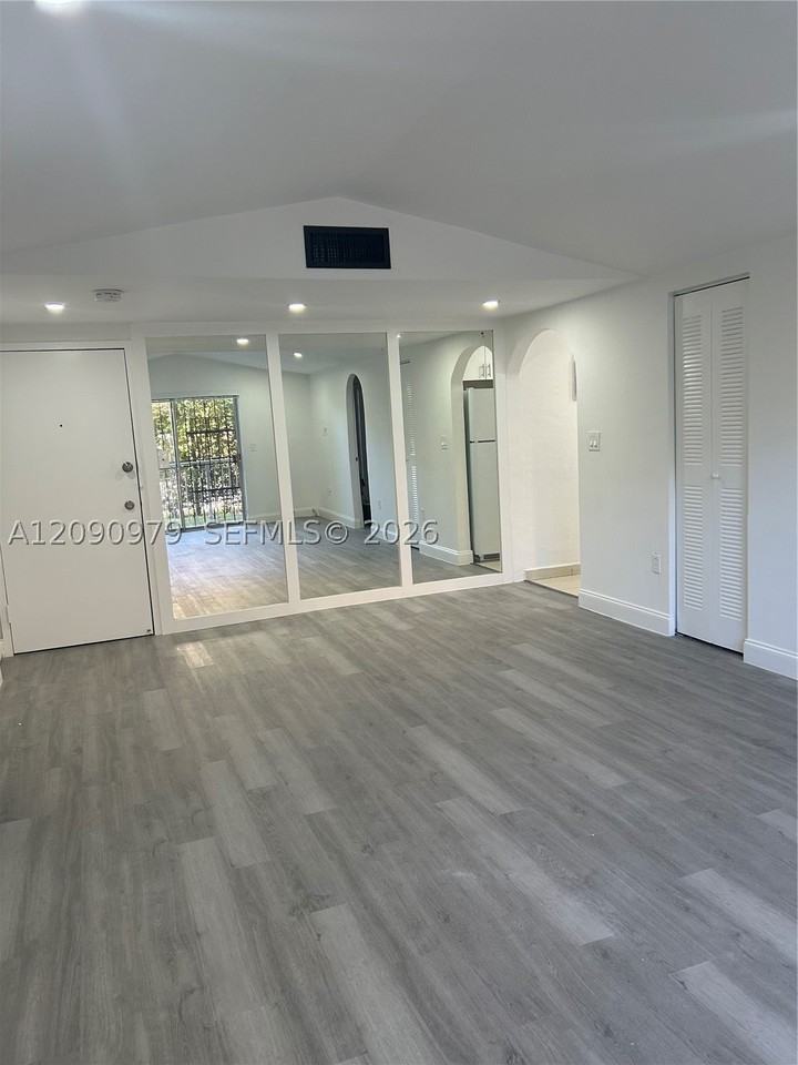 4725 Nw 7th St #110-3