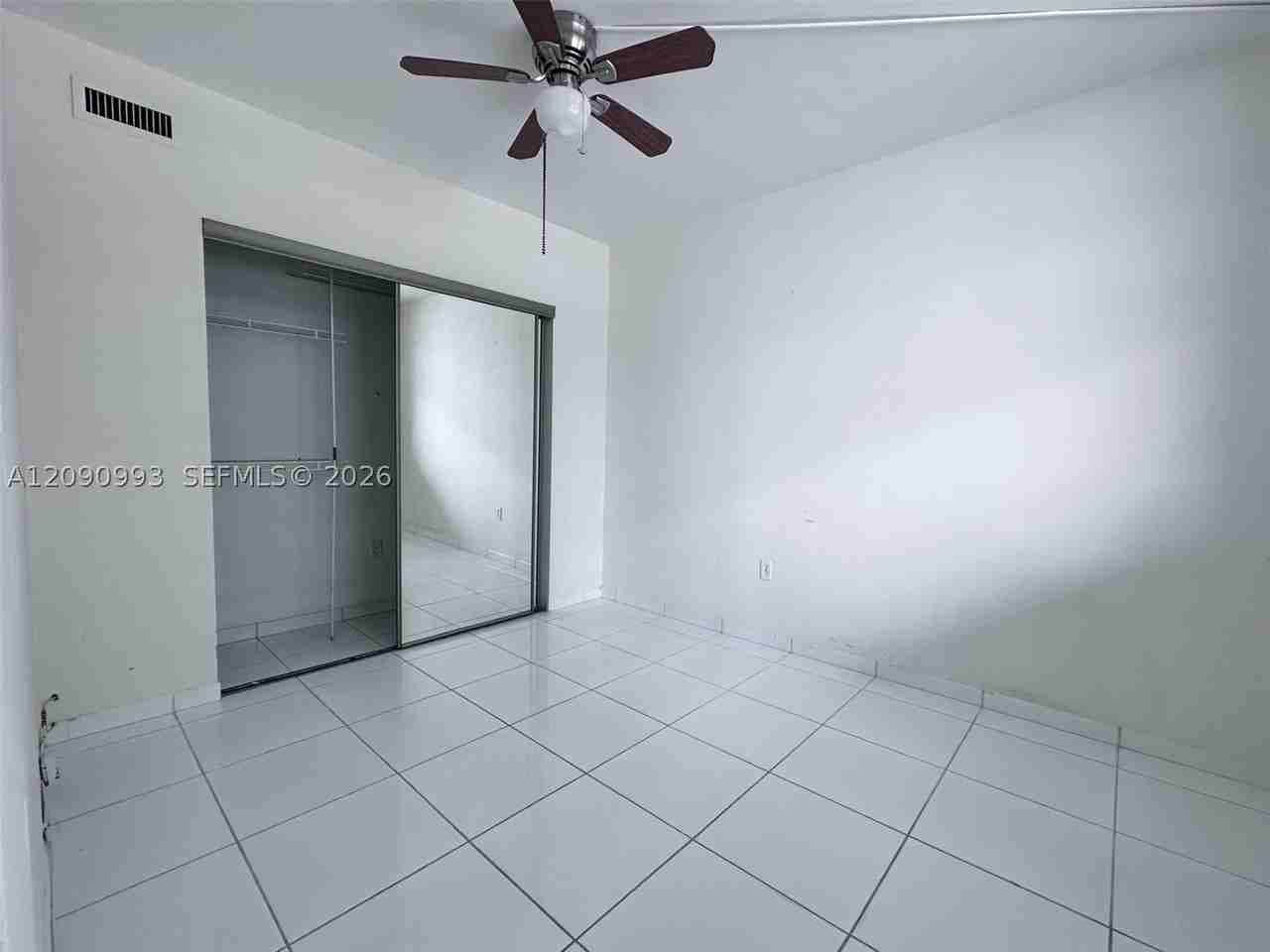 5825 Collins Ave #8E - Photo 4 of 10