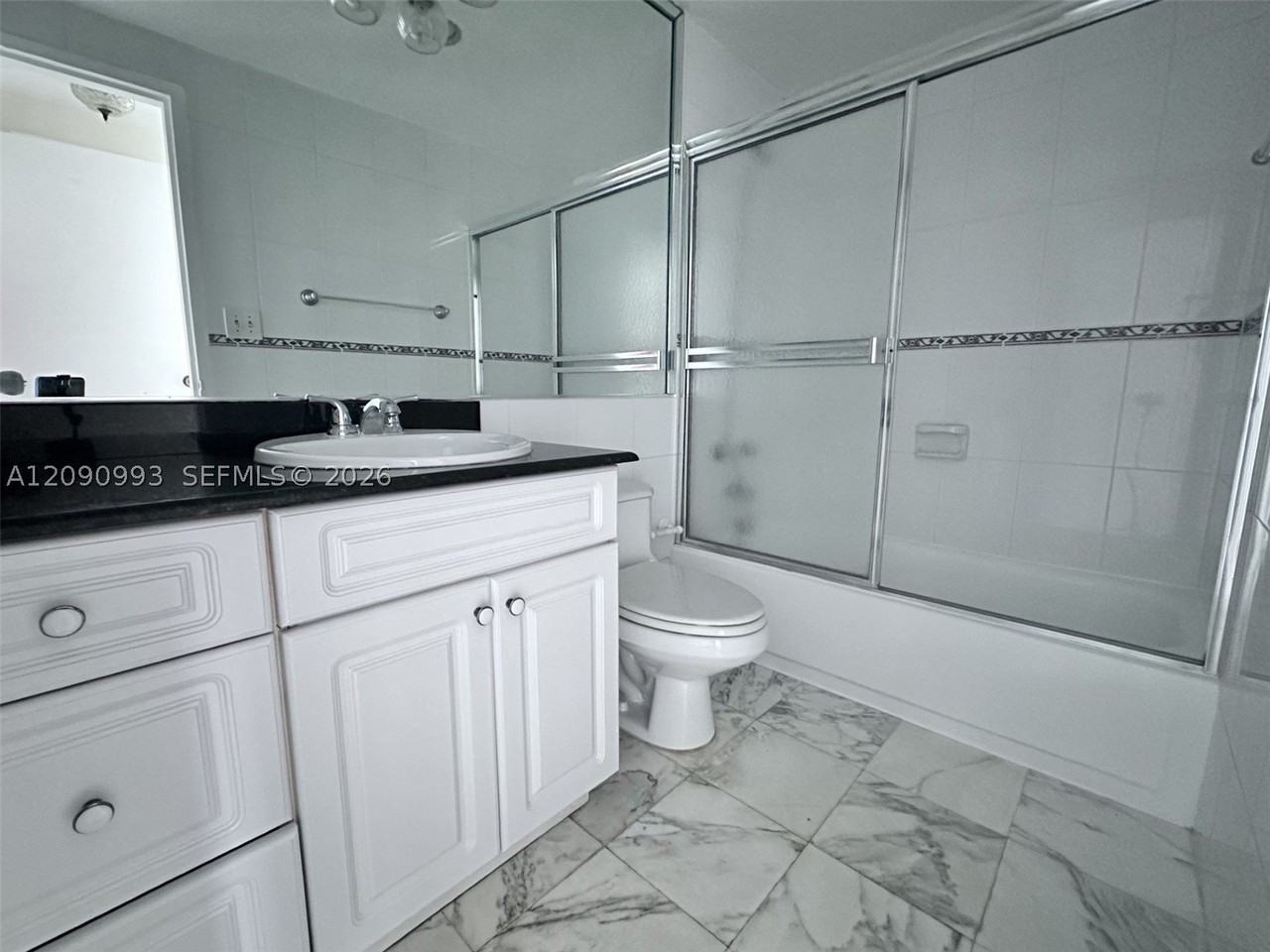 5825 Collins Ave #8E - Photo 5 of 10
