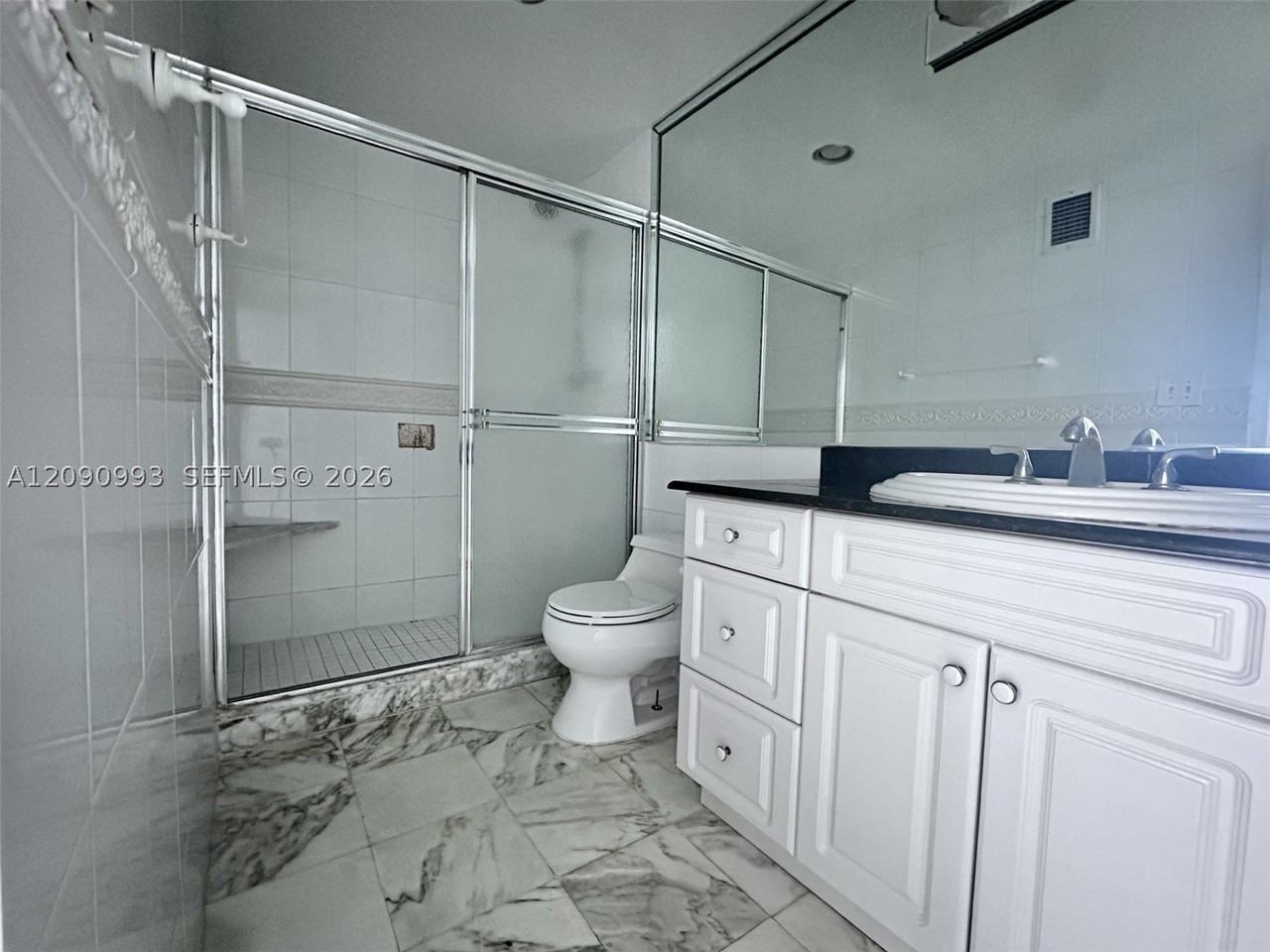 5825 Collins Ave #8E - Photo 7 of 10