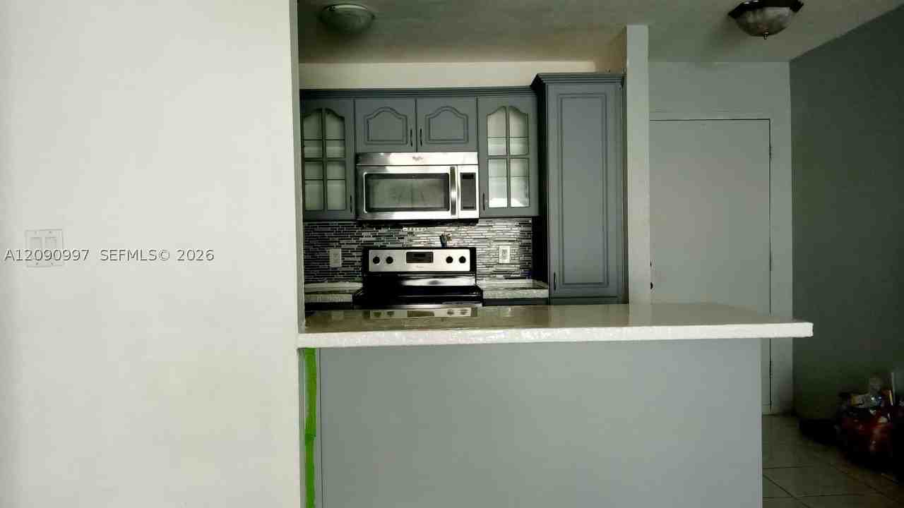 300 W 74th Pl #303 - Photo 4 of 18