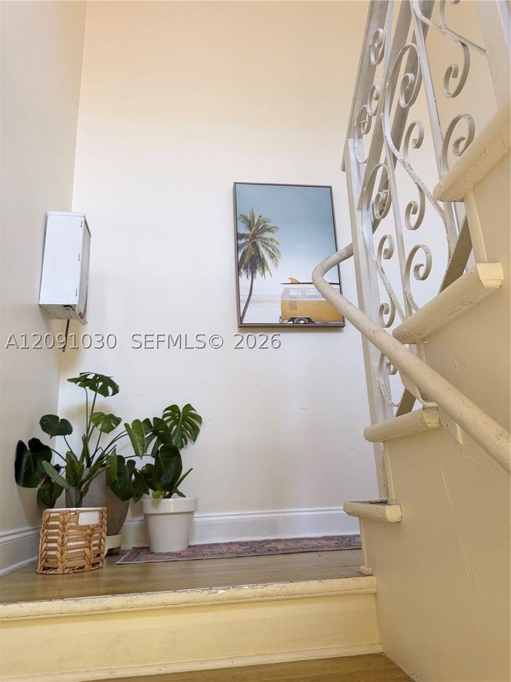 1227 Euclid Ave #7 - Photo 3 of 13
