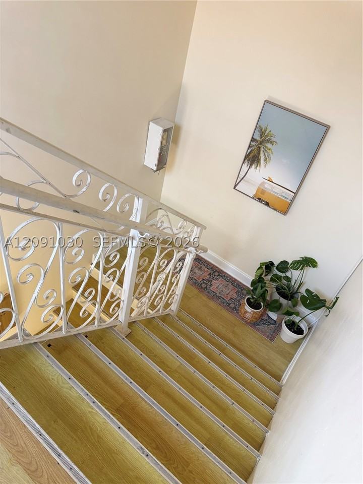 1227 Euclid Ave #7 - Photo 4 of 13