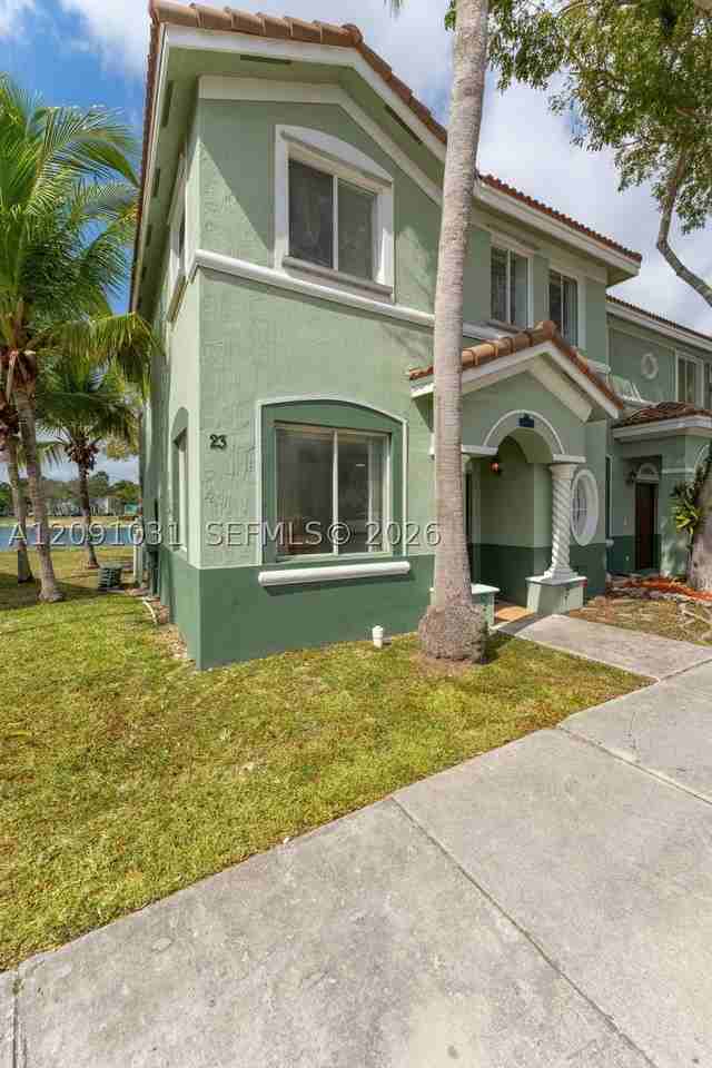 2712 Se 15th Pl #148 - Photo 3 of 49