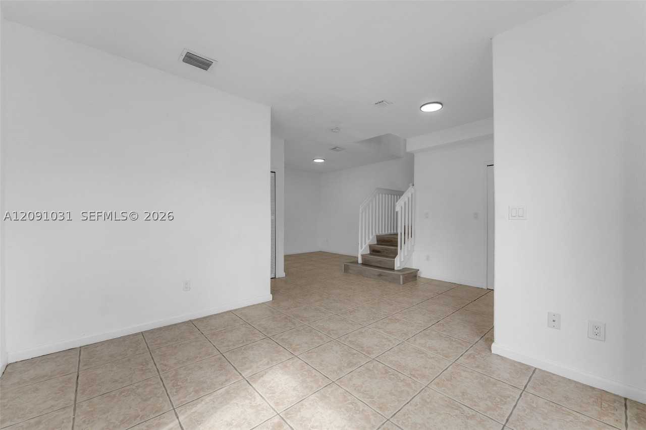 2712 Se 15th Pl #148 - Photo 4 of 49