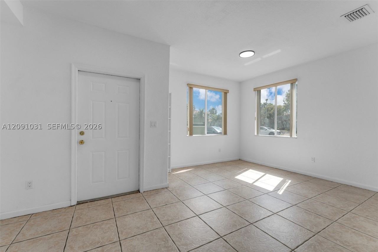 2712 Se 15th Pl #148 - Photo 6 of 49