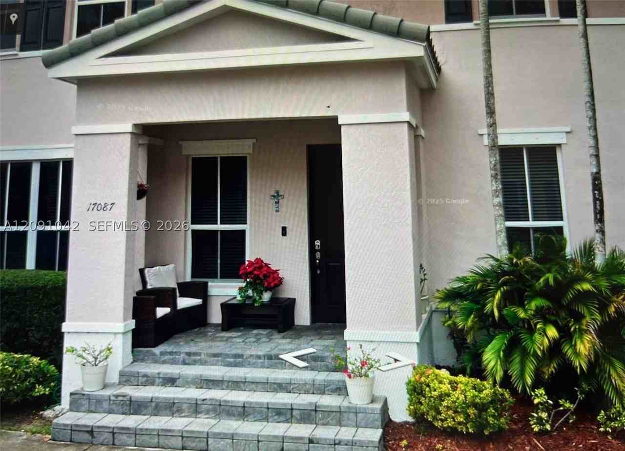 17087 Sw 93rd St - Photo 3 of 41