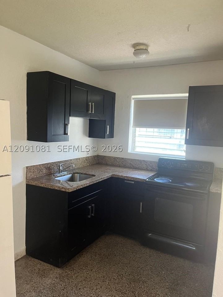 3180 Nw 19th Ave #2 - Photo 2 of 4