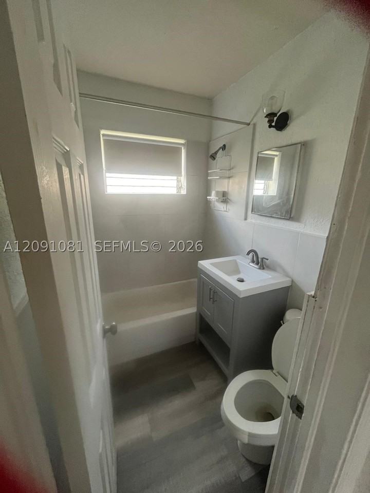 3180 Nw 19th Ave #2 - Photo 3 of 4