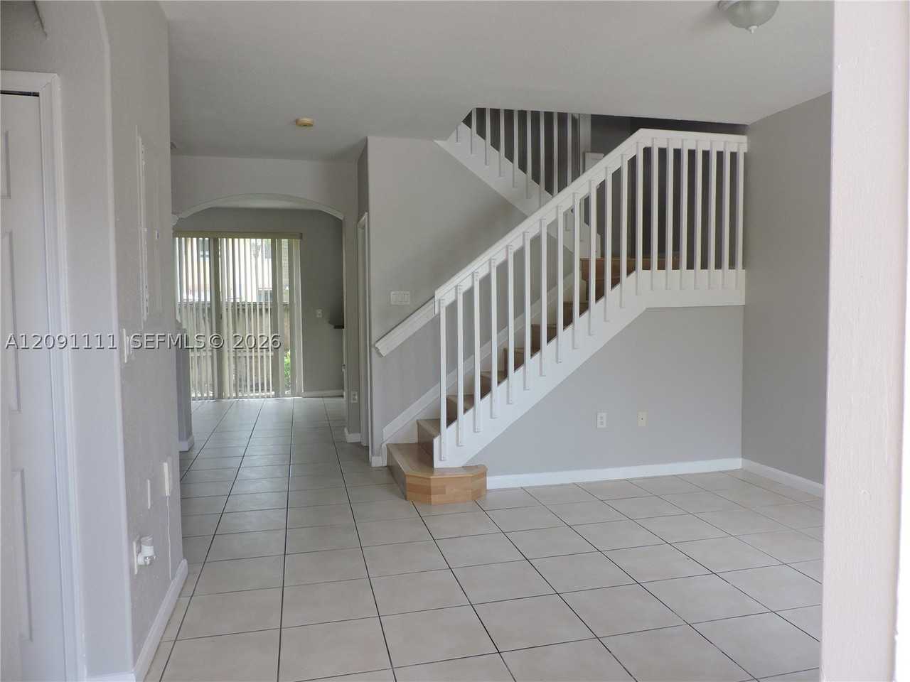 1408 Se 26th Ct #312 - Photo 4 of 23