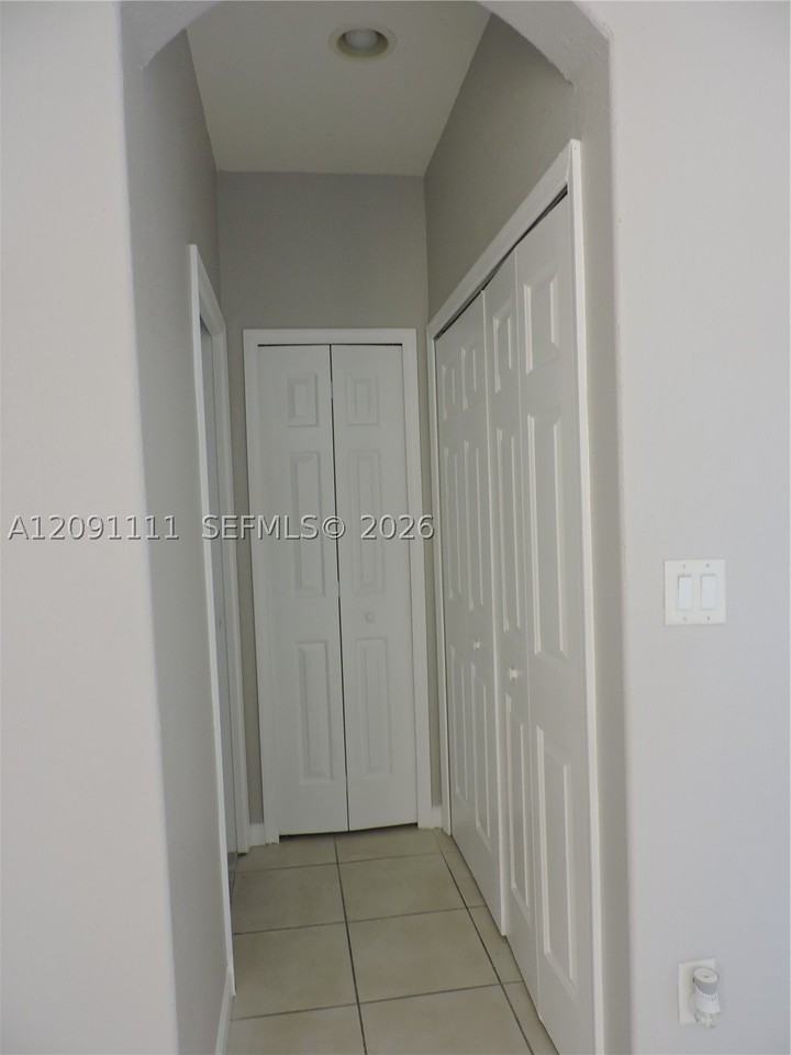 1408 Se 26th Ct #312 - Photo 5 of 23