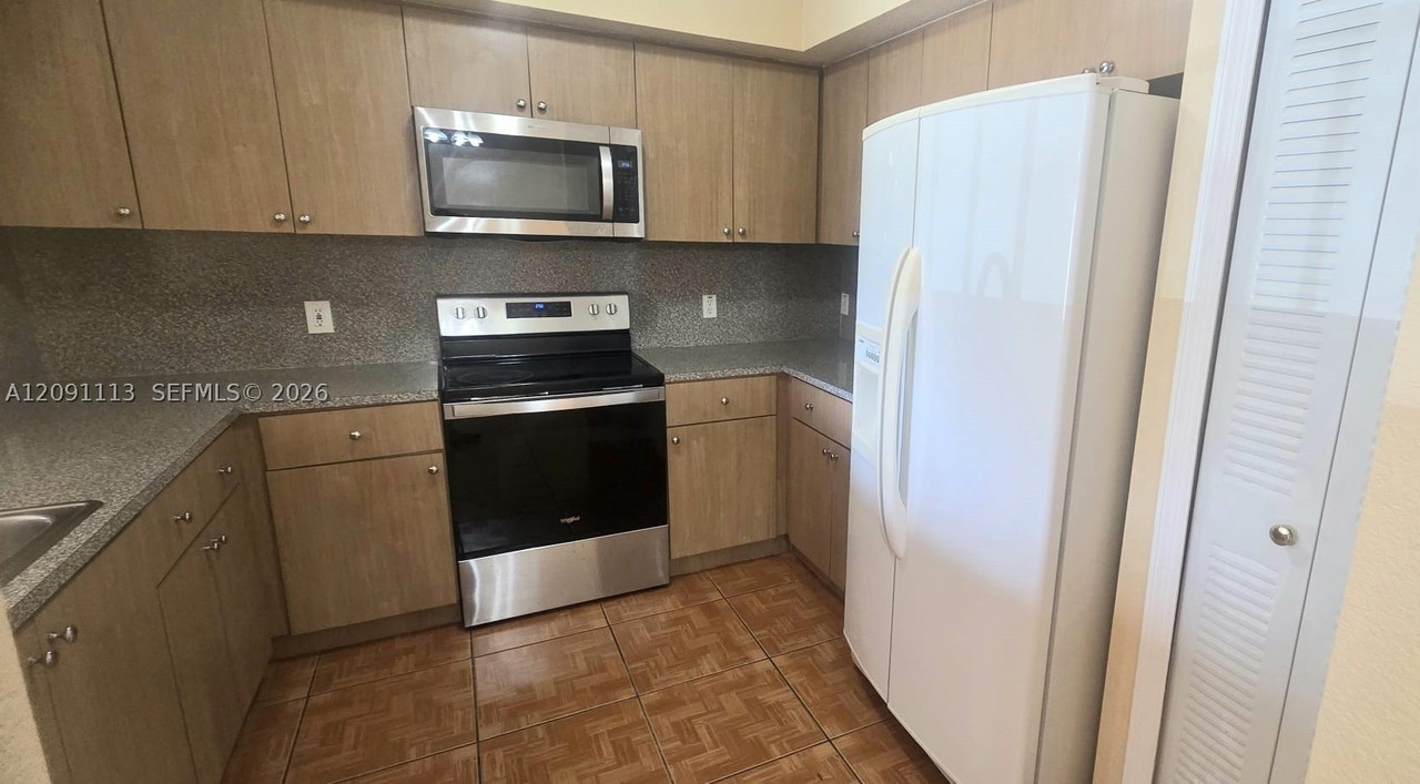 9300 Fontainebleau Blvd #E213 - Photo 4 of 20