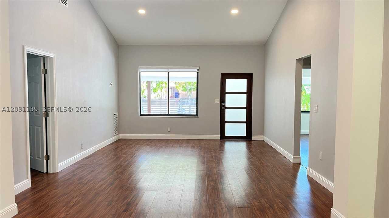 2250 Sw 23rd St - Photo 2 of 32