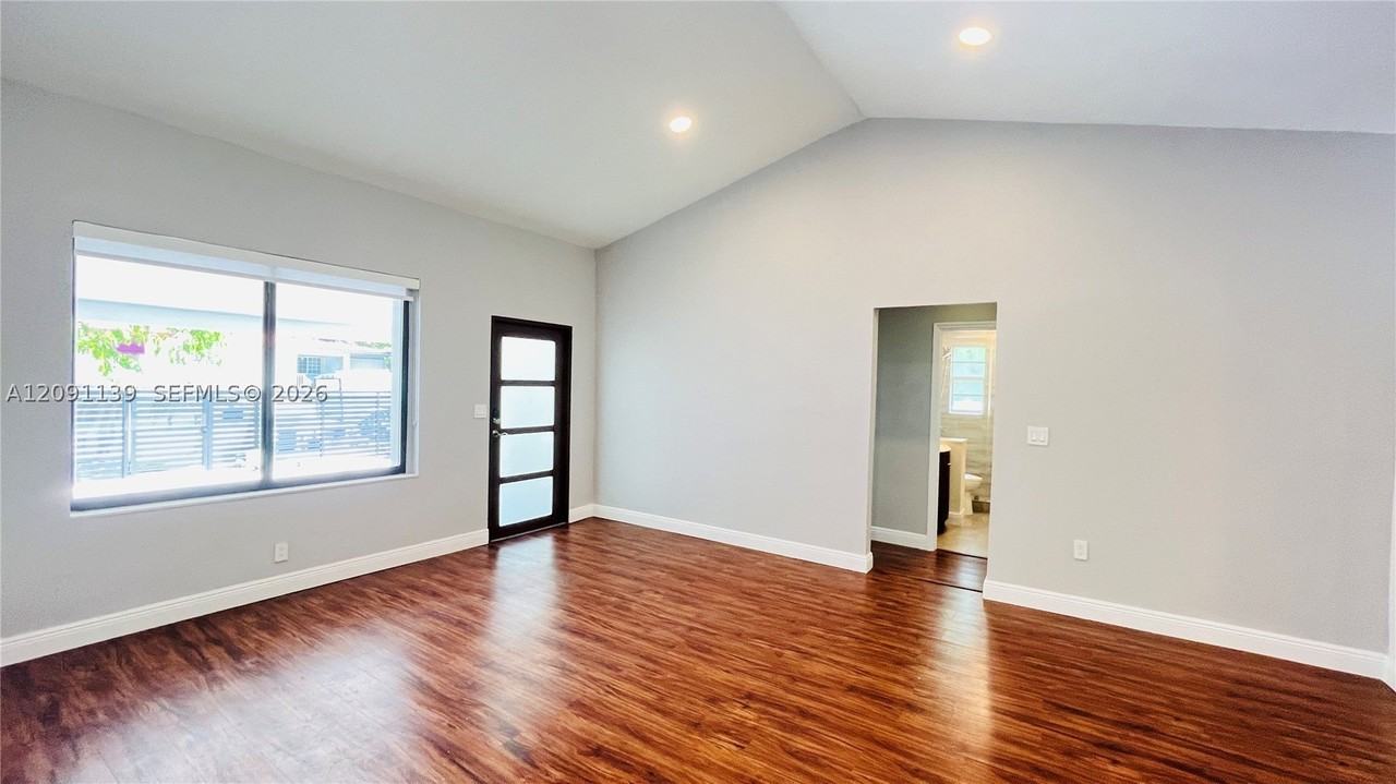 2250 Sw 23rd St - Photo 3 of 32
