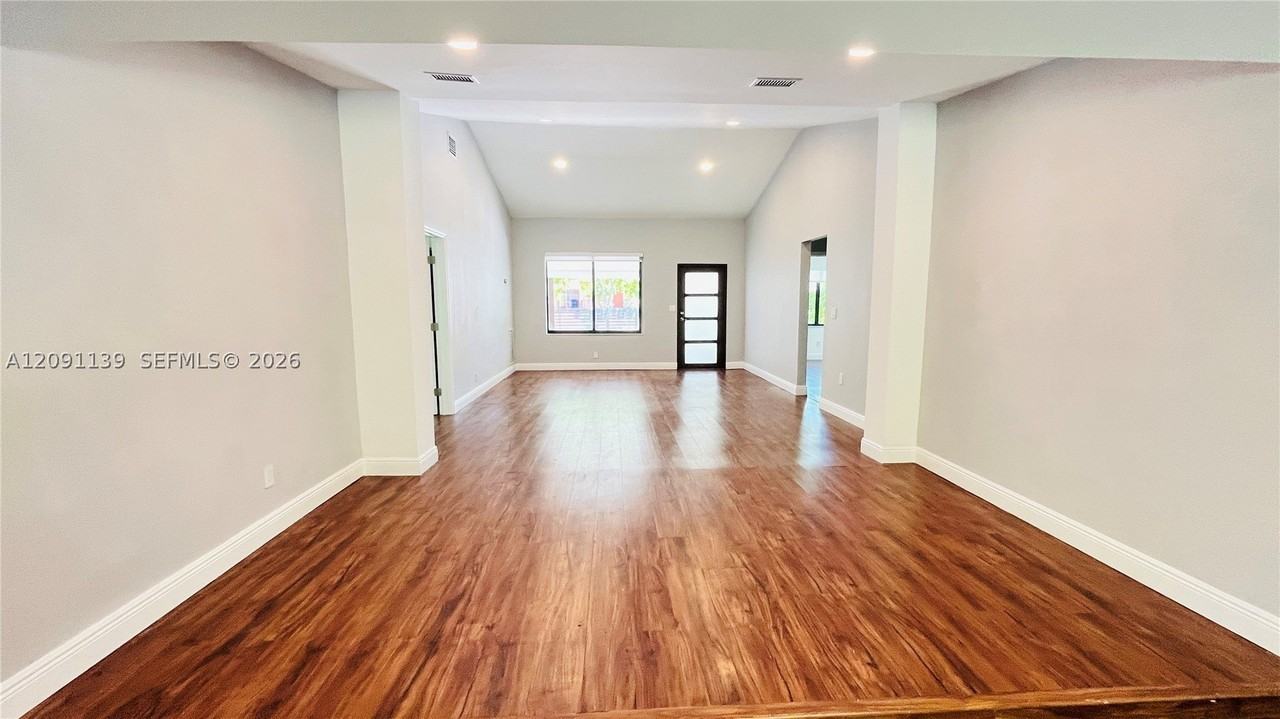2250 Sw 23rd St - Photo 4 of 32