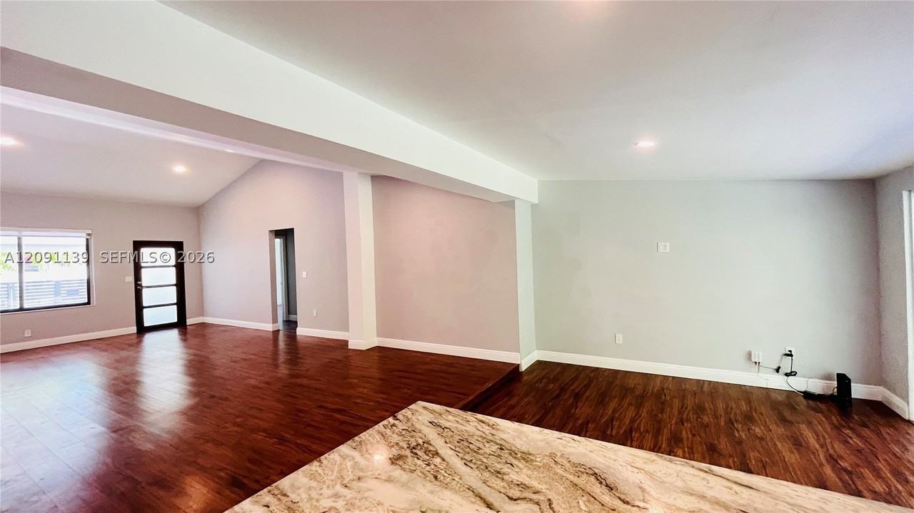 2250 Sw 23rd St - Photo 5 of 32