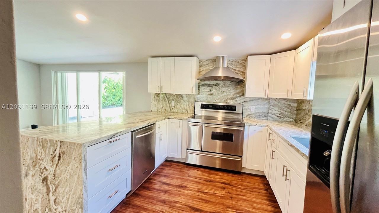 2250 Sw 23rd St - Photo 7 of 32