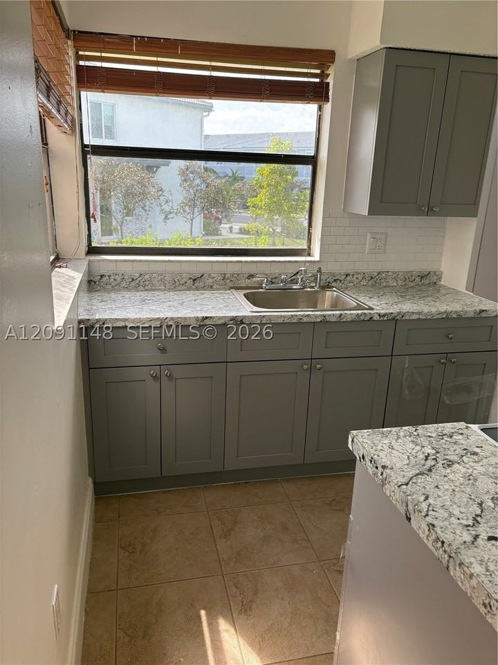 1200 N Liberty Ave #1200I - Photo 3 of 21