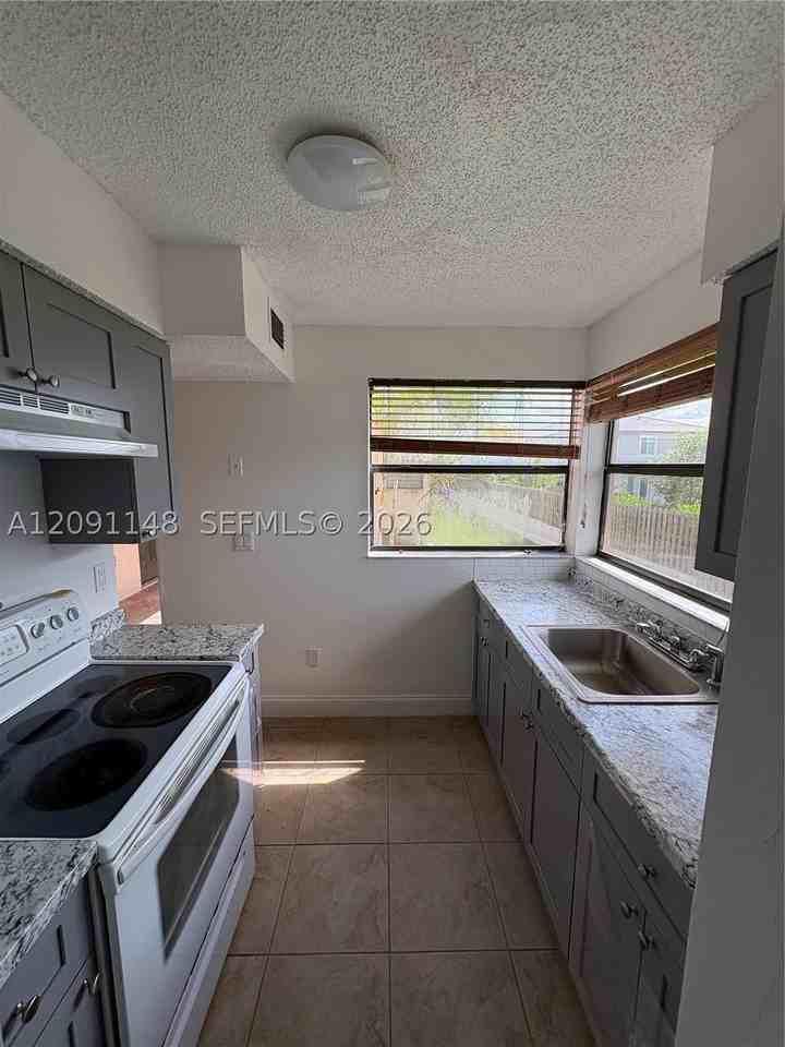 1200 N Liberty Ave #1200I - Photo 4 of 21