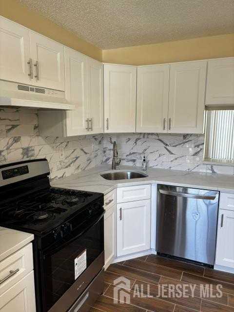 181 Hampshire Ct - Photo 4 of 9