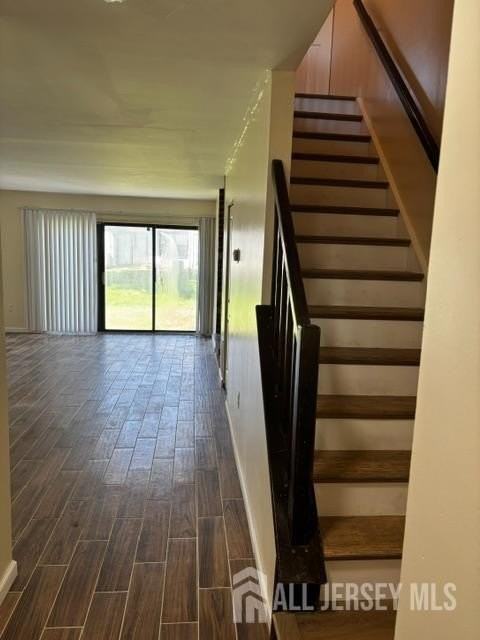 181 Hampshire Ct - Photo 7 of 9