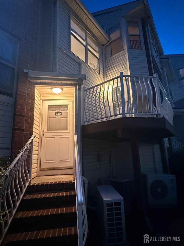 730 Harbortown Blvd - Photo 3 of 31