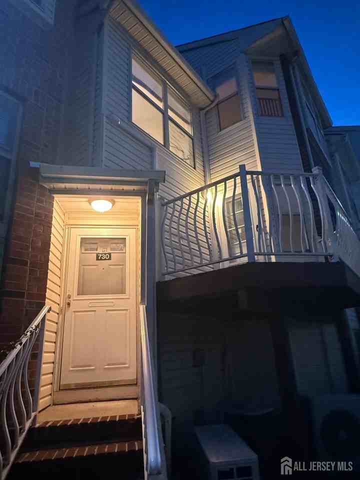 730 Harbortown Blvd - Photo 4 of 31