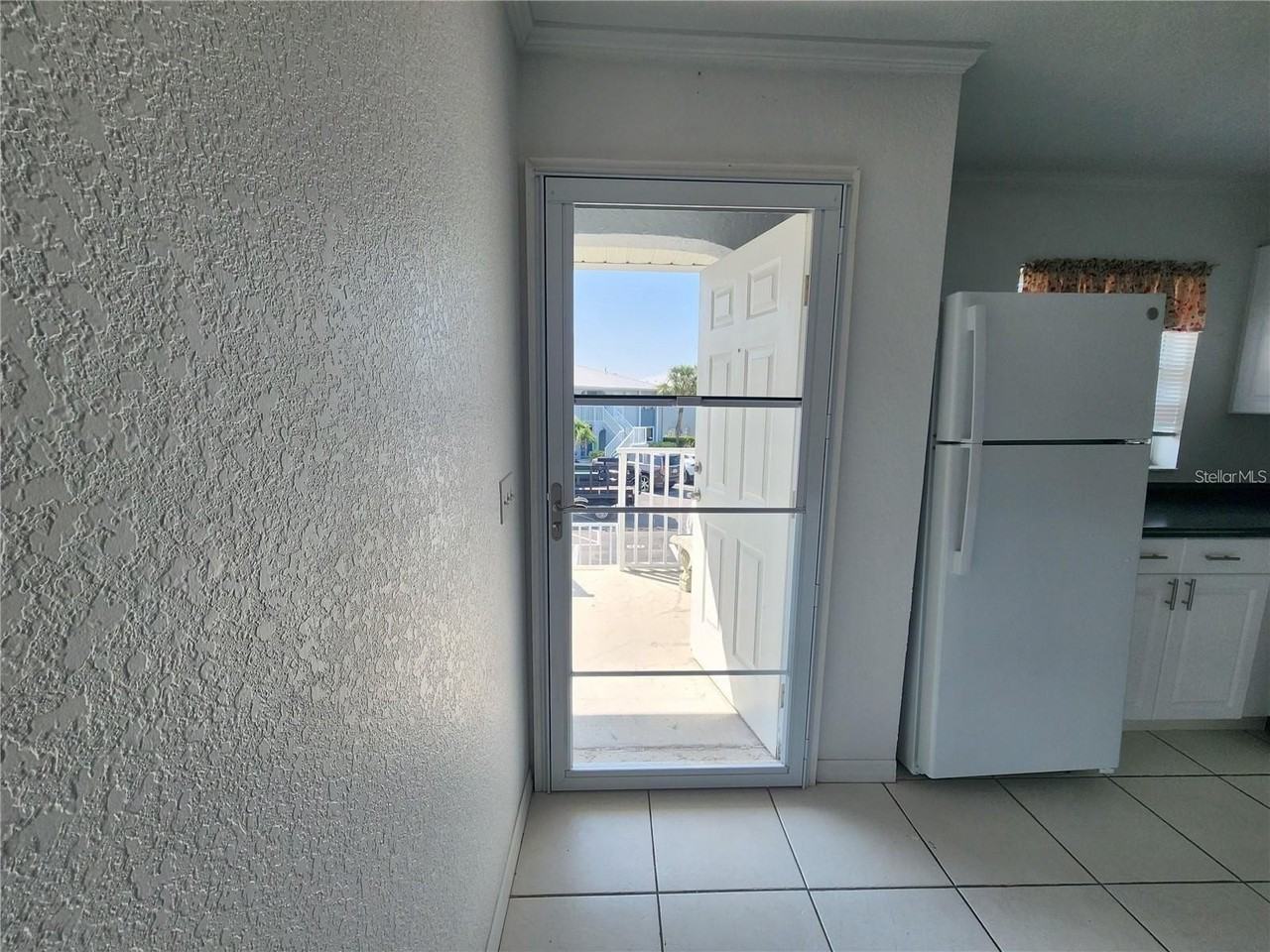 25050 Sandhill Blvd #B1 - Photo 4 of 21
