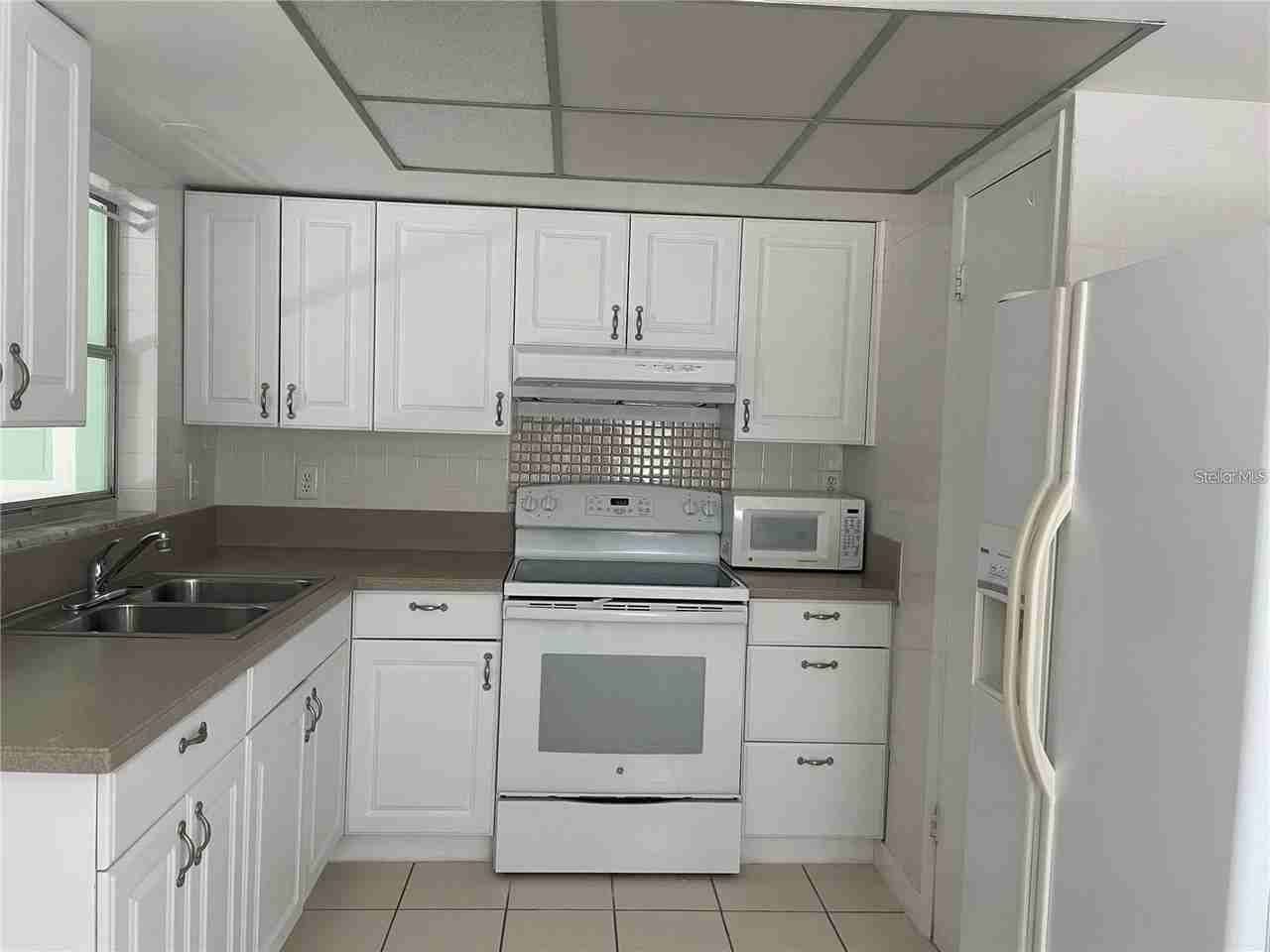 8477 Fay Ave - Photo 6 of 21