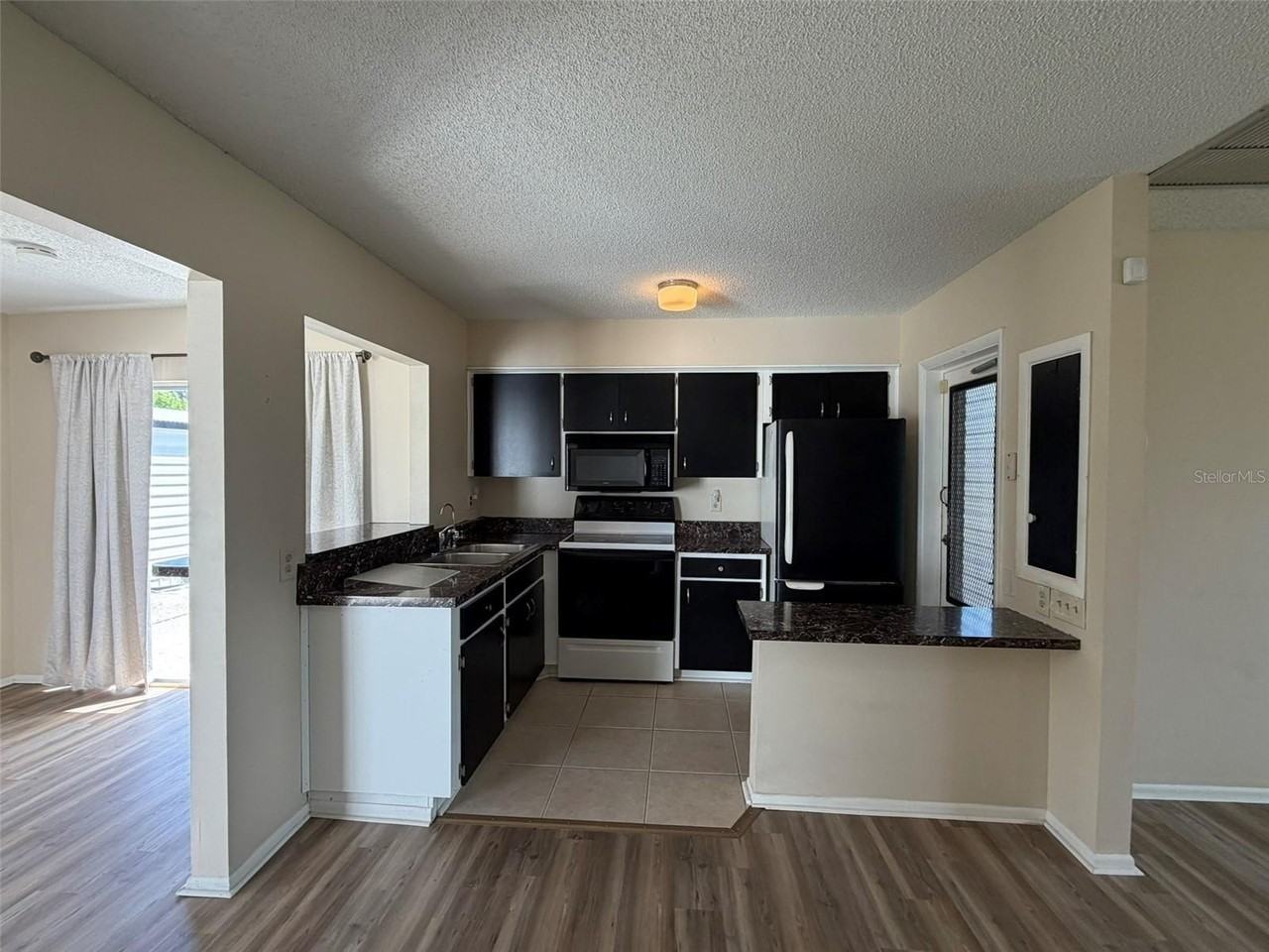 4010 Grobe St - Photo 6 of 25