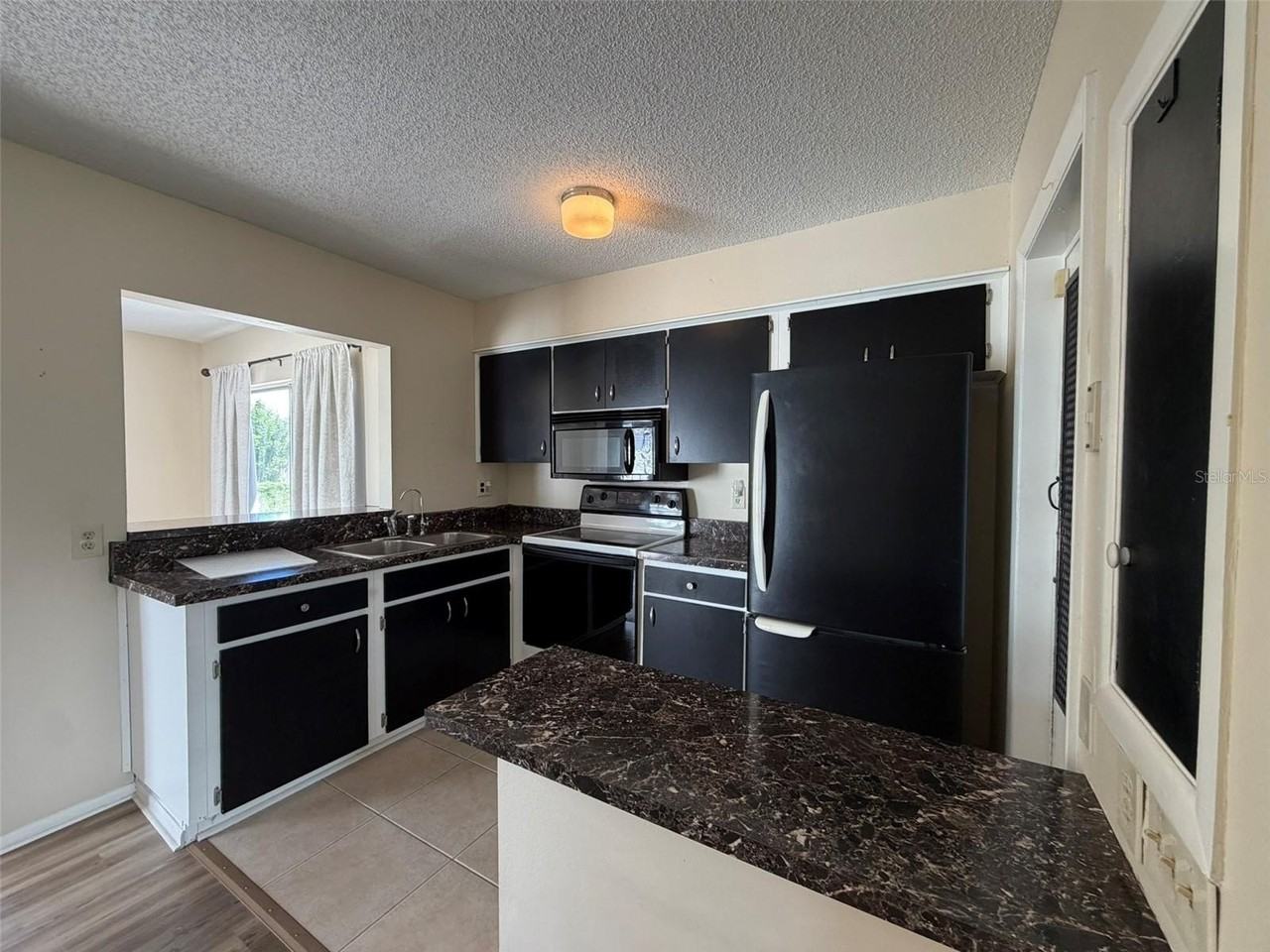 4010 Grobe St - Photo 7 of 25