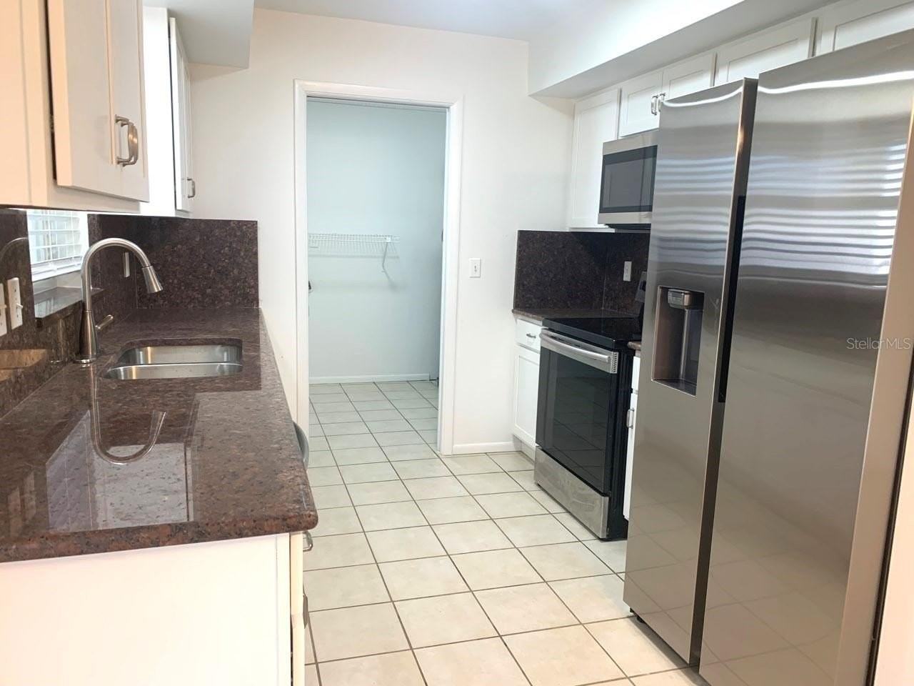 640 Harvey St - Photo 4 of 16