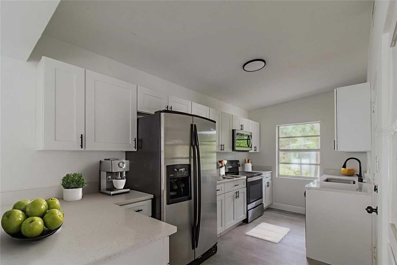 906 San Domingo Rd - Photo 6 of 22