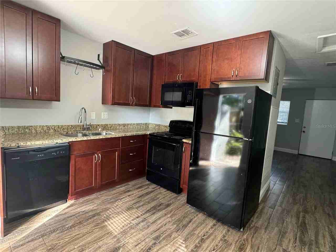 509 Varsity St - Photo 4 of 8